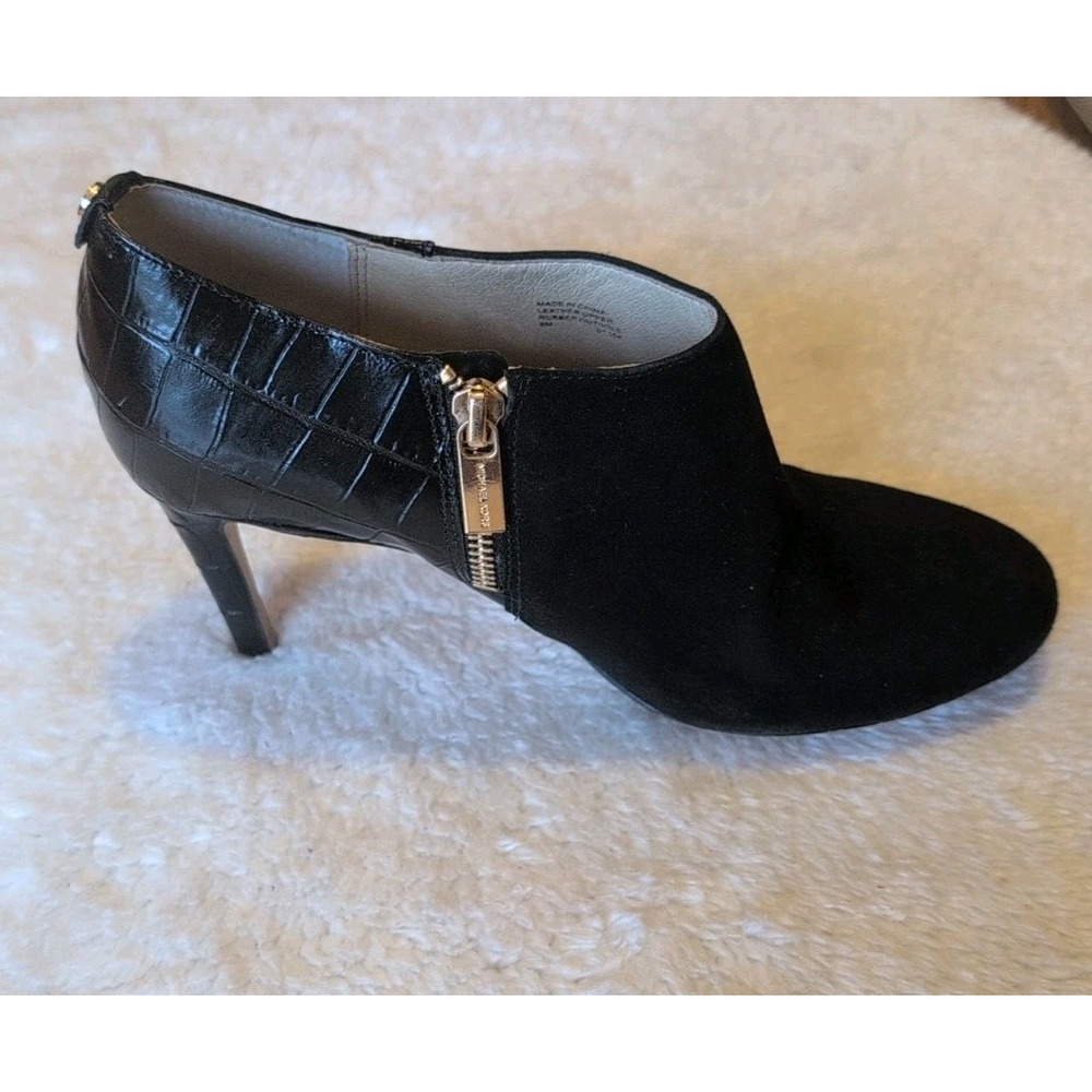 Michael Kors Black Suede Crocodile Leather Heels 3.5" Pumps Size 8M Side Zip GUC